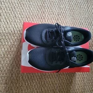 NIKE  black Tanjun women's sz 11 men's 9.5 slightly worn.
